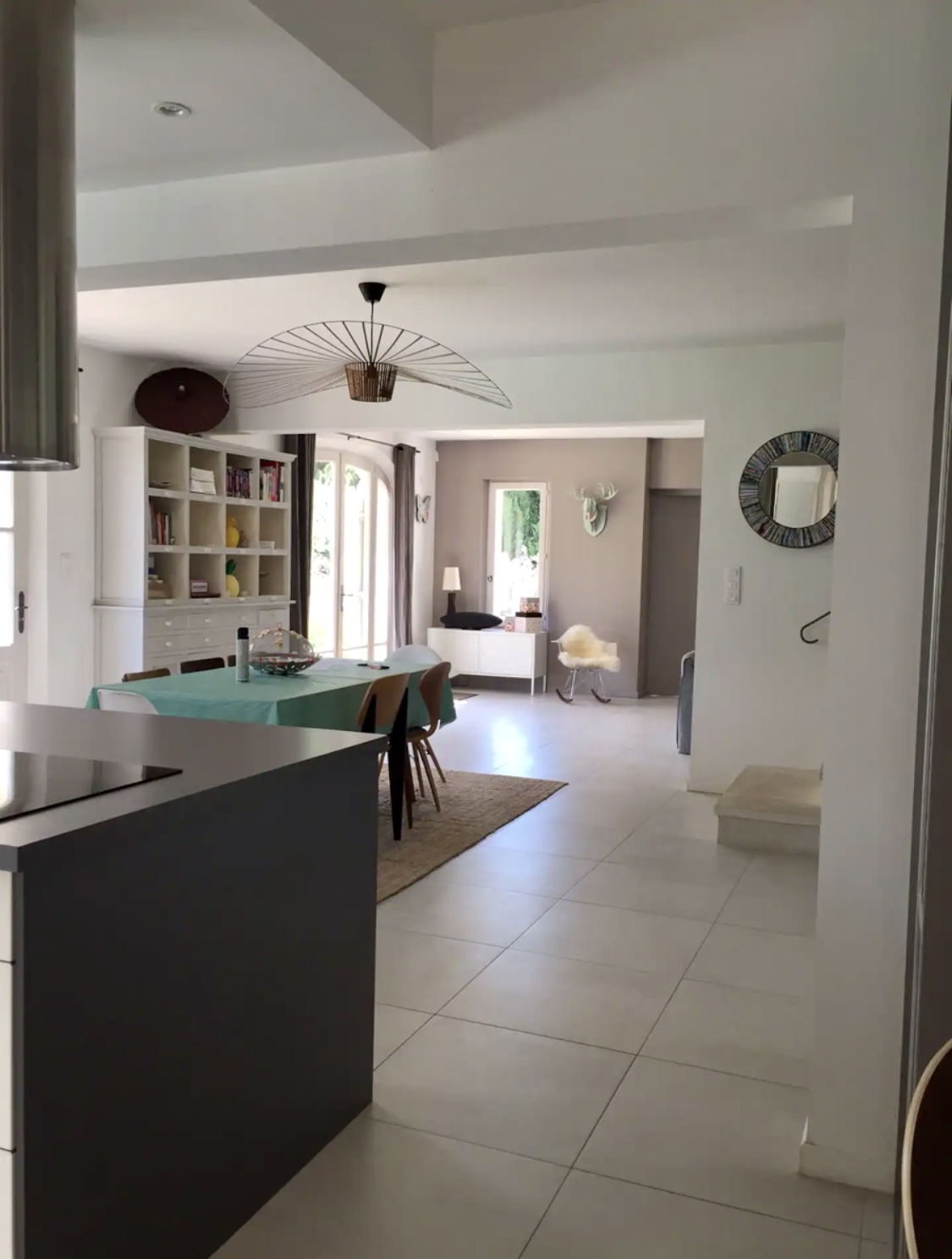 Vue ouverte cuisine-salle à manger