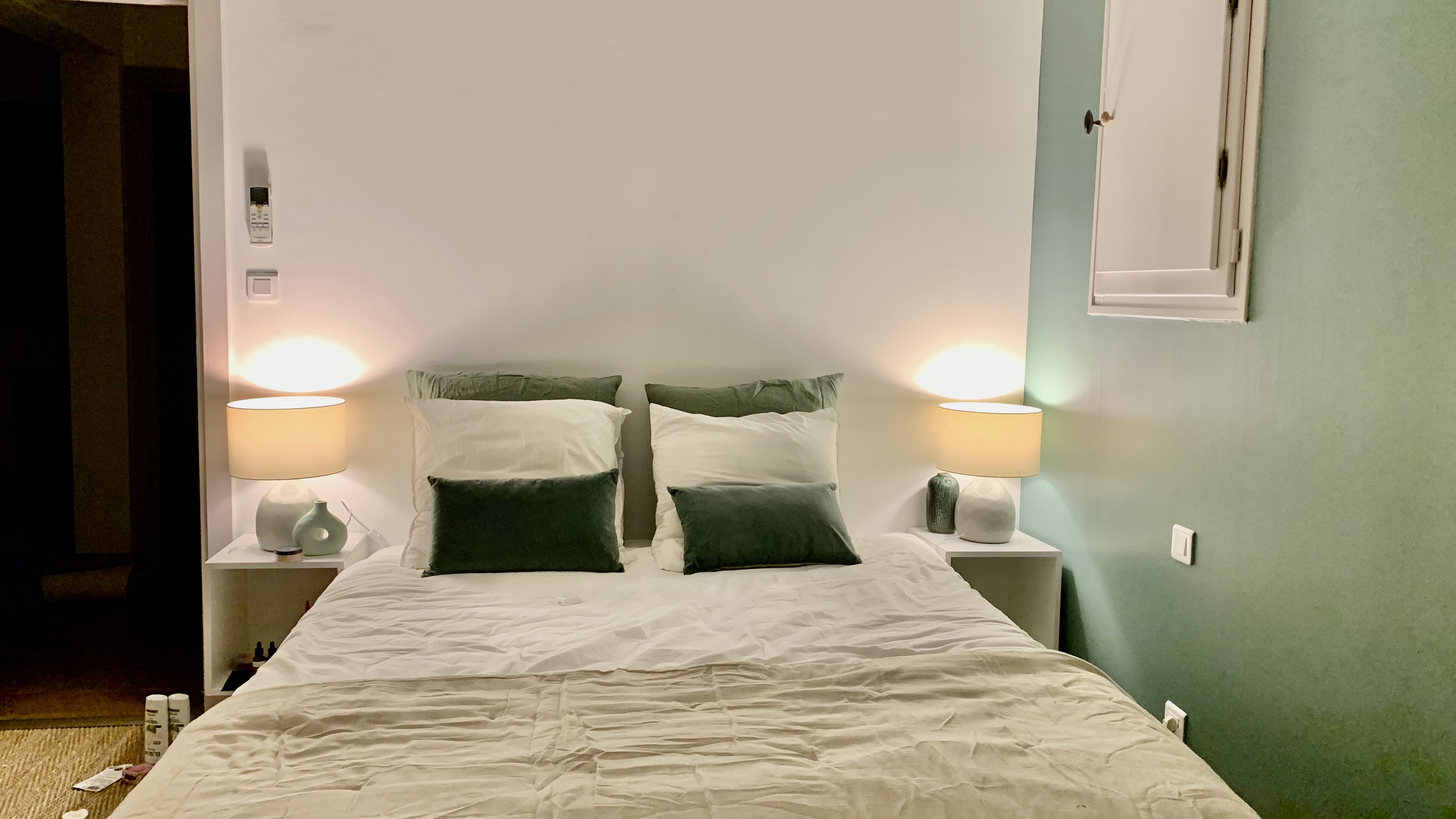 Chambre double mur vert menthe