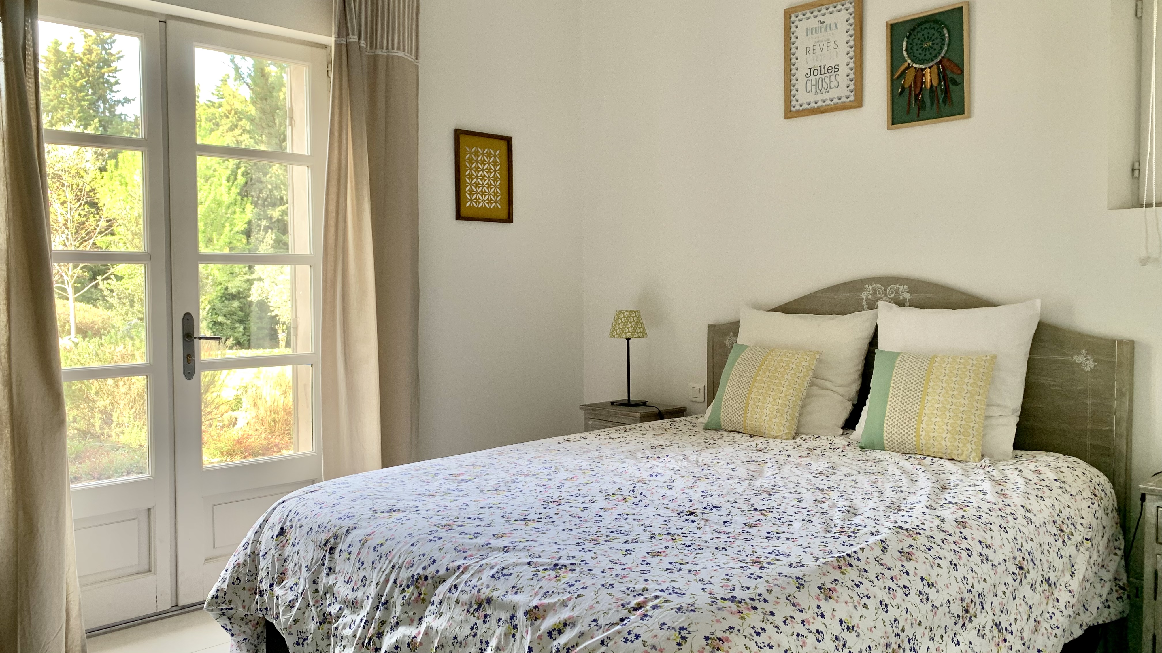 Chambre provençale très lumineuse